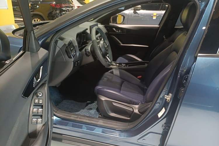 Used Mazda CX-4 2021 2.0L Automatic Two-Wheel Drive Blue Sky Dynamic Edition Driver Seat
