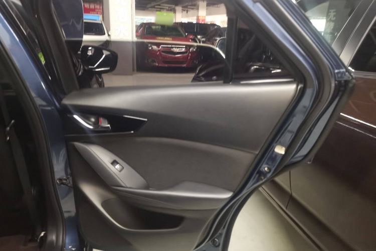 Used Mazda CX-4 2021 2.0L Automatic Two-Wheel Drive Blue Sky Dynamic Edition Interior 3