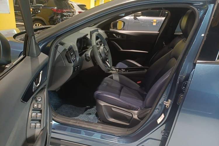 Used Mazda CX-4 2021 2.0L Automatic Two-Wheel Drive Blue Sky Dynamic Edition Left Front Seat