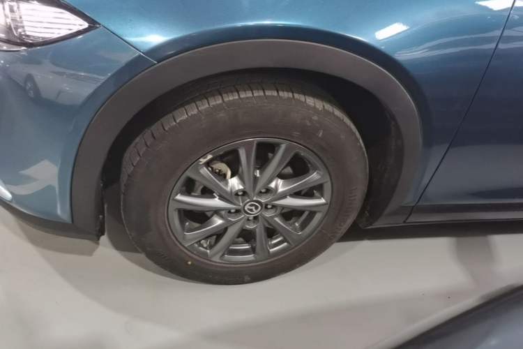 Used Mazda CX-4 2021 2.0L Automatic Two-Wheel Drive Blue Sky Dynamic Edition Left Front Wheel Hub