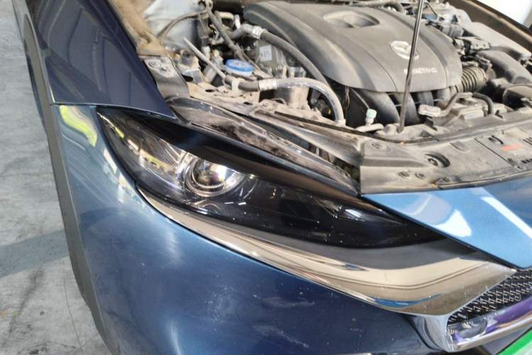 Used Mazda CX-4 2021 2.0L Automatic Two-Wheel Drive Blue Sky Dynamic Edition Right Front Headlight
