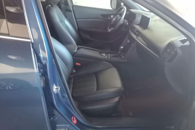 Used Mazda CX-4 2021 2.0L Automatic Two-Wheel Drive Blue Sky Exploration Edition Right Front Seat