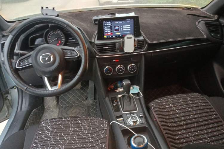 Used Mazda CX-4 2021 2.0L Automatic Two-Wheel Drive Blue Sky Dynamic Edition Center Console
