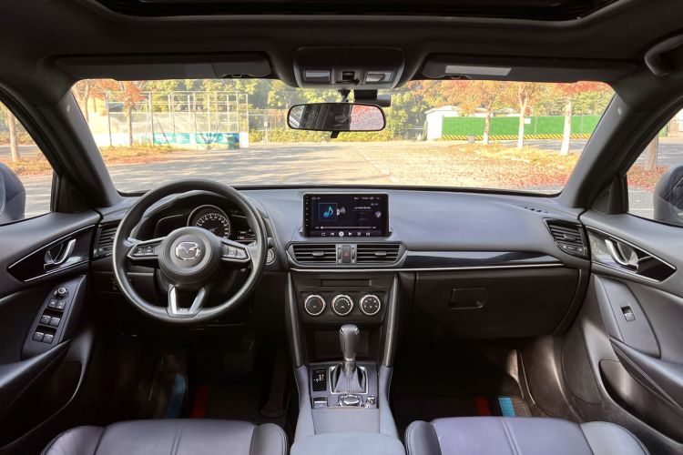 Used Mazda CX-4 2021 2.0L Automatic Two-Wheel Drive Blue Sky Dynamic Edition Center Console