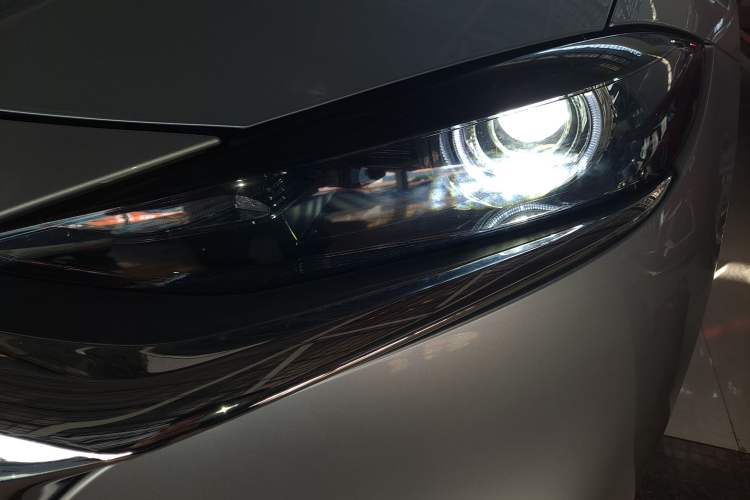 Used Mazda CX-4 2021 2.0L Automatic Two-Wheel Drive Blue Sky Dynamic Edition Left Front Headlight