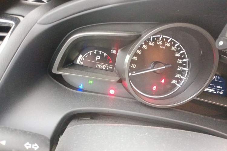 Used Mazda CX-4 2021 2.0L Automatic Two-Wheel Drive Blue Sky Dynamic Edition Odometer Close Up