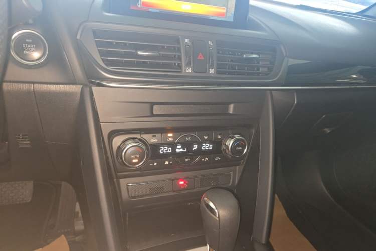 Used Mazda CX-4 2021 2.0L Automatic Two-Wheel Drive Blue Sky Exploration Edition Audio And AC Panel