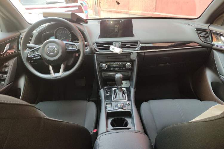 Used Mazda CX-4 2021 2.0L Automatic Two-Wheel Drive Blue Sky Exploration Edition Center Console