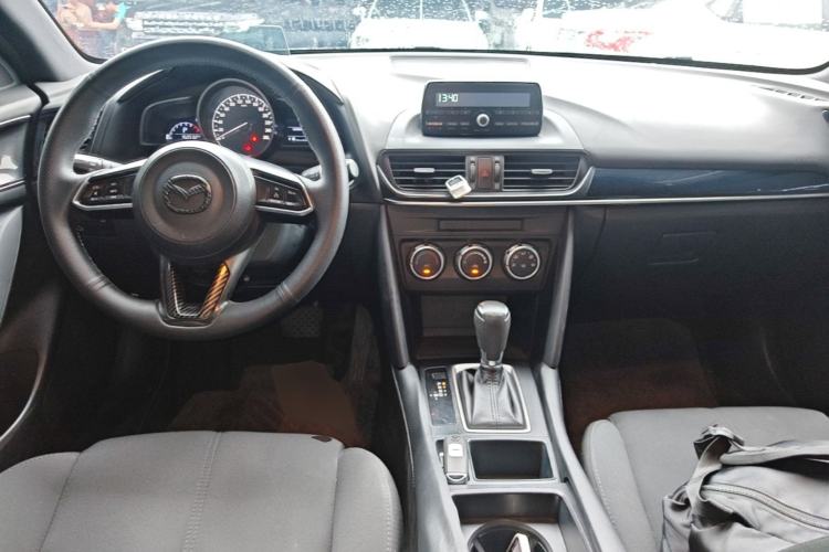 Used Mazda CX-4 2021 2.0L Automatic Two-Wheel Drive Blue Sky Dynamic Edition Center Console