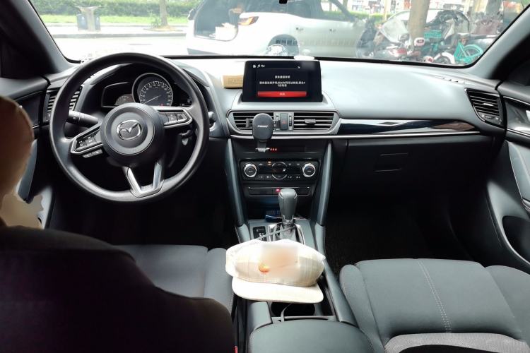 Used Mazda CX-4 2021 2.0L Automatic Two-Wheel Drive Blue Sky Exploration Edition Center Console