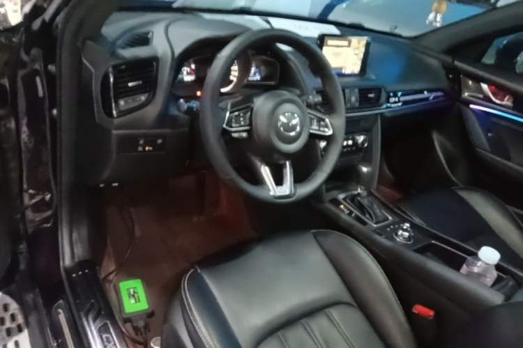 Used Mazda CX-4 2021 2.0L Automatic Two-Wheel Drive Blue Sky Exploration Edition Center Console