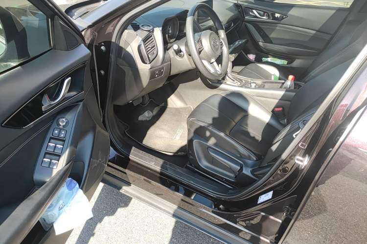 Used Mazda CX-4 2021 2.0L Automatic Two-Wheel Drive Blue Sky Dynamic Edition Driver Seat