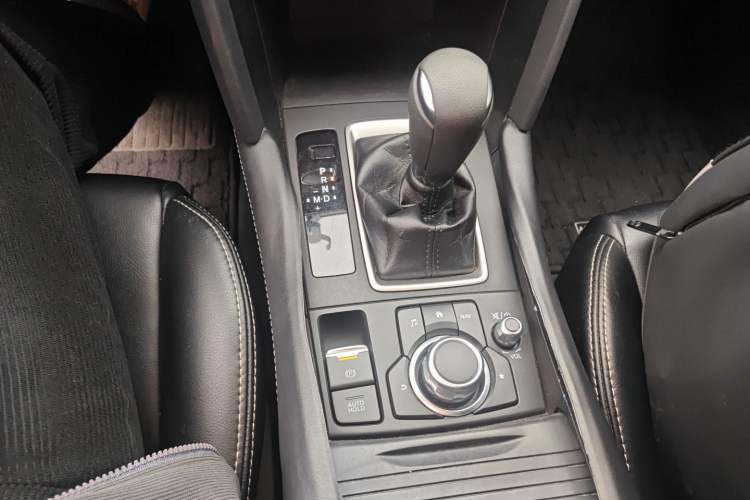 Used Mazda CX-4 2021 2.0L Automatic Two-Wheel Drive Blue Sky Dynamic Edition Gear Lever