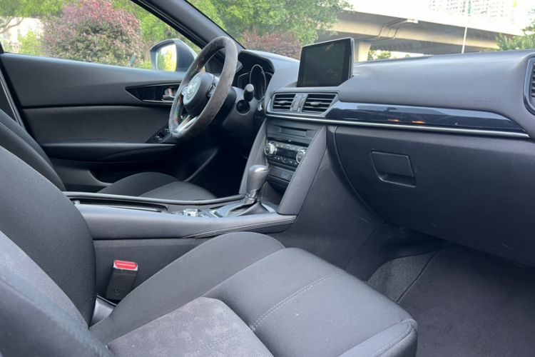 Used Mazda CX-4 2021 2.0L Automatic Two-Wheel Drive Blue Sky Exploration Edition Interior 3