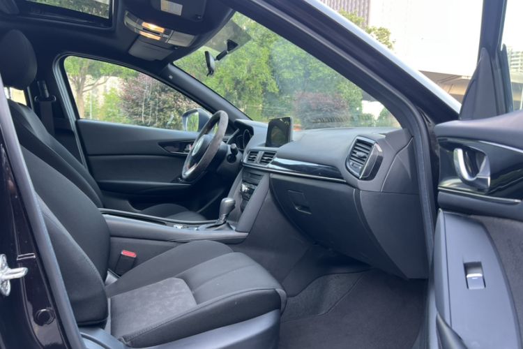 Used Mazda CX-4 2021 2.0L Automatic Two-Wheel Drive Blue Sky Exploration Edition Interior 4