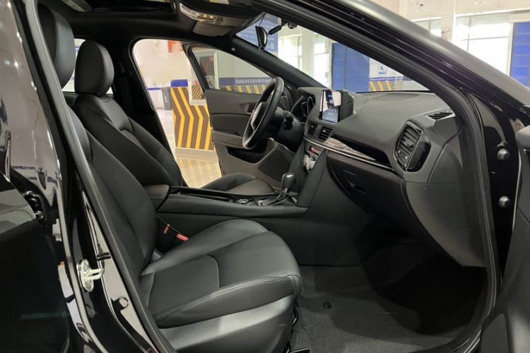 Used Mazda CX-4 2021 2.0L Automatic Two-Wheel Drive Blue Sky Dynamic Edition Interior 8