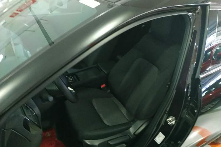 Used Mazda CX-4 2021 2.0L Automatic Two-Wheel Drive Blue Sky Exploration Edition Left Front Seat