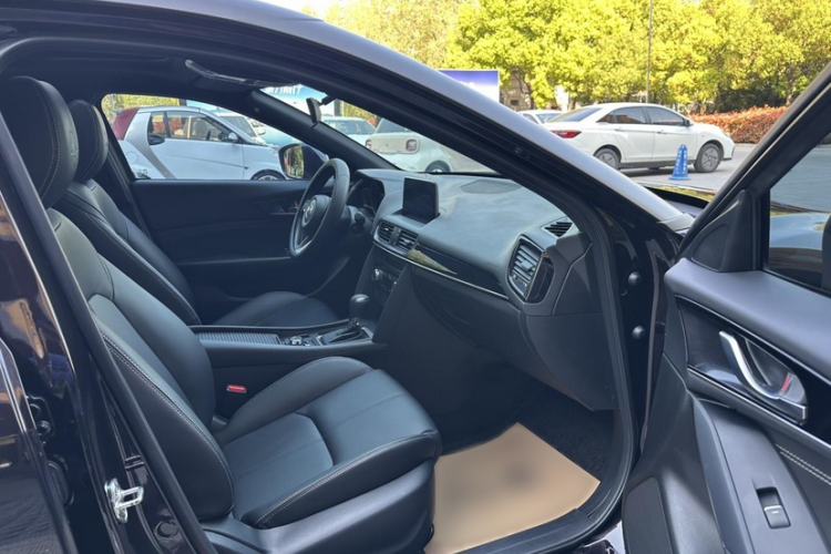 Used Mazda CX-4 2021 2.0L Automatic Two-Wheel Drive Blue Sky Exploration Edition Right Front Seat