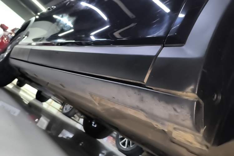 Used Mazda CX-4 2021 2.0L Automatic Two-Wheel Drive Blue Sky Exploration Edition Right Side Sill