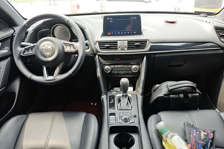 Used Mazda CX-4 2021 2.0L Automatic Two-Wheel Drive Blue Sky Dynamic Edition Center Console