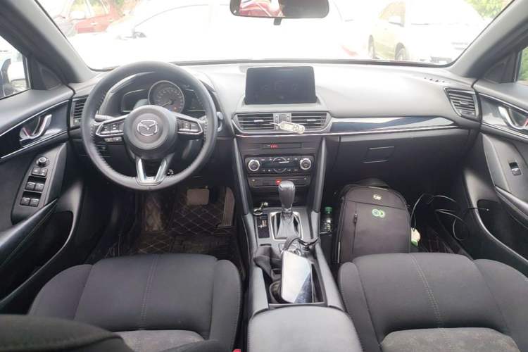 Used Mazda CX-4 2021 2.0L Automatic Two-Wheel Drive Blue Sky Exploration Edition Center Console