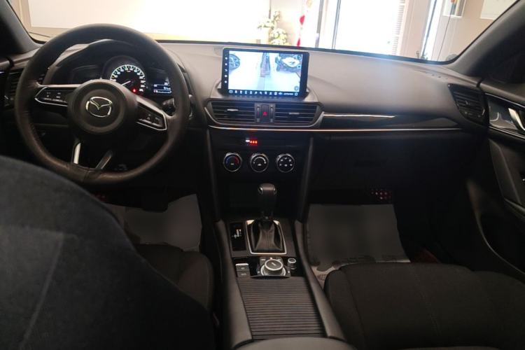 Used Mazda CX-4 2021 2.0L Automatic Two-Wheel Drive Blue Sky Dynamic Edition Center Console