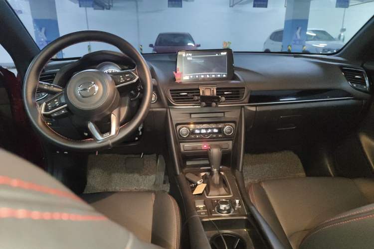 Used Mazda CX-4 2021 2.0L Automatic Two-Wheel Drive Blue Sky Dynamic Edition Center Console