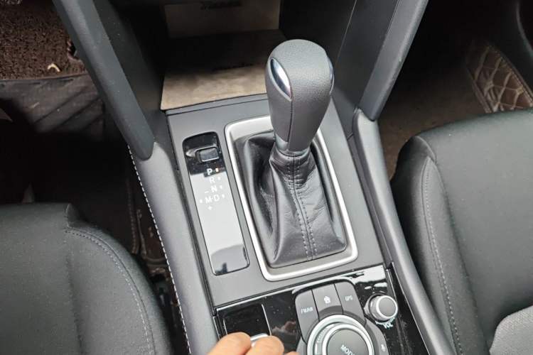Used Mazda CX-4 2021 2.0L Automatic Two-Wheel Drive Blue Sky Dynamic Edition Gear Lever