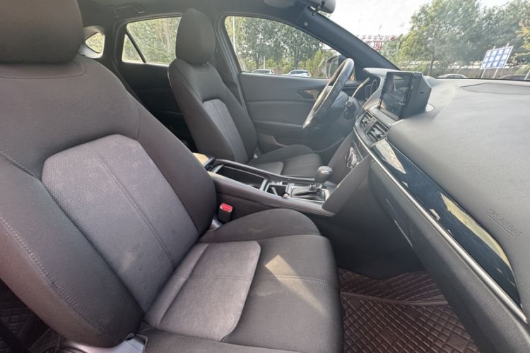 Used Mazda CX-4 2021 2.0L Automatic Two-Wheel Drive Blue Sky Dynamic Edition Interior 12