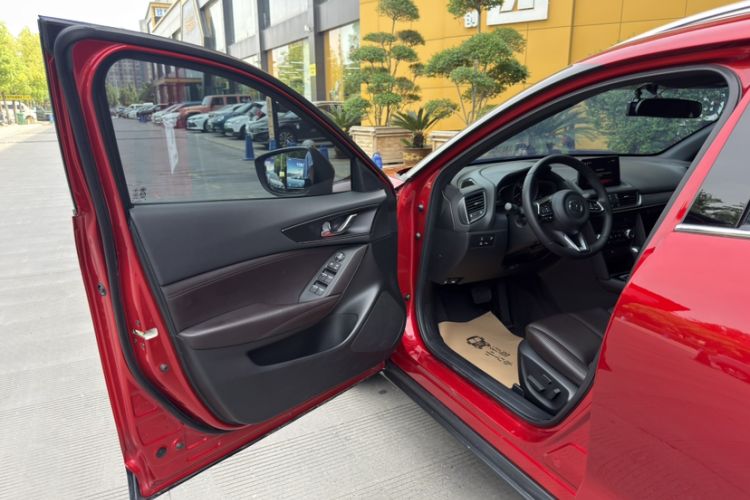 Used Mazda CX-4 2021 2.0L Automatic Two-Wheel Drive Blue Sky Luxury Edition Interior 2