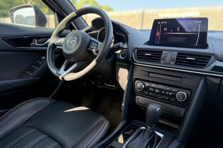 Used Mazda CX-4 2021 2.0L Automatic Two-Wheel Drive Blue Sky Exploration Edition Interior 7