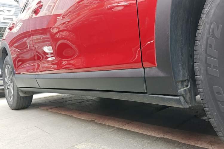 Used Mazda CX-4 2021 2.0L Automatic Two-Wheel Drive Blue Sky Dynamic Edition Right Side Sill
