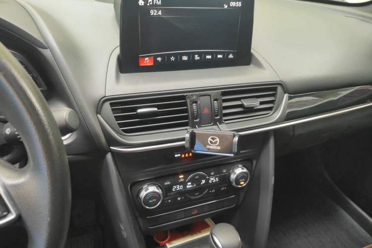 Used Mazda CX-4 2021 2.0L Automatic Two-Wheel Drive Blue Sky Exploration Edition Audio And AC Panel