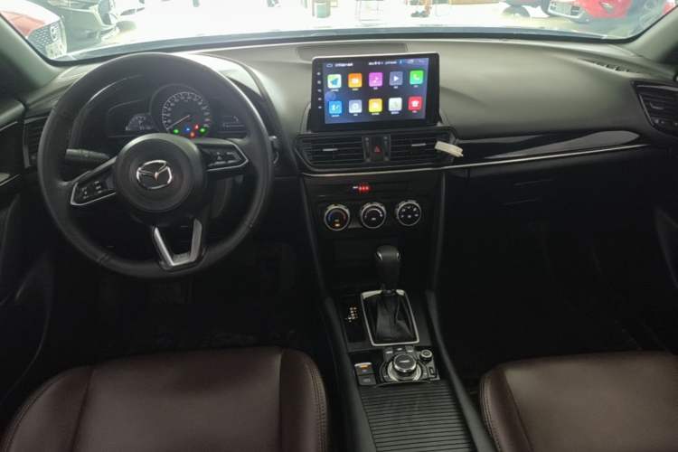 Used Mazda CX-4 2021 2.0L Automatic Two-Wheel Drive Blue Sky Dynamic Edition Center Console