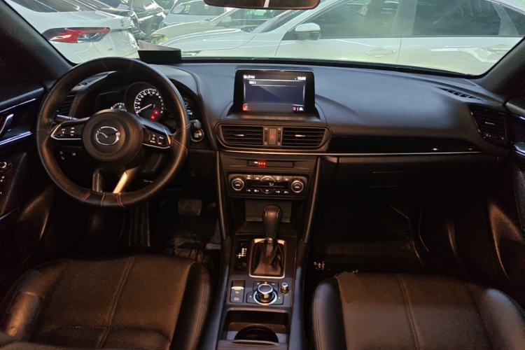 Used Mazda CX-4 2021 2.0L Automatic Two-Wheel Drive Blue Sky Dynamic Edition Center Console