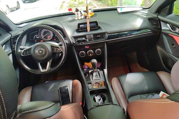 Used Mazda CX-4 2021 2.0L Automatic Two-Wheel Drive Blue Sky Dynamic Edition Center Console