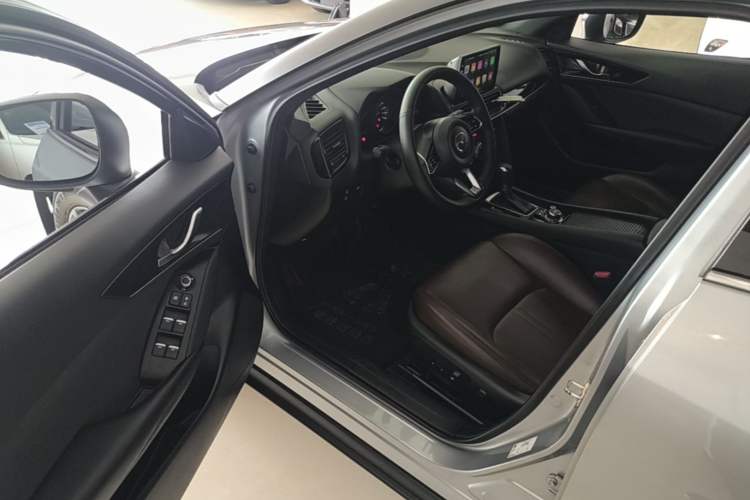 Used Mazda CX-4 2021 2.0L Automatic Two-Wheel Drive Blue Sky Dynamic Edition Driver Seat