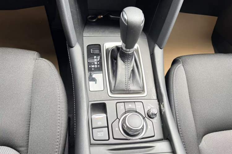Used Mazda CX-4 2021 2.0L Automatic Two-Wheel Drive Blue Sky Dynamic Edition Gear Lever
