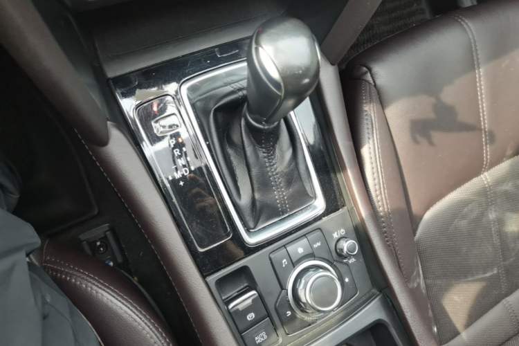 Used Mazda CX-4 2021 2.0L Automatic Two-Wheel Drive Blue Sky Luxury Edition Gear Lever
