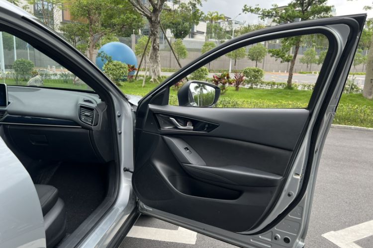 Used Mazda CX-4 2021 2.0L Automatic Two-Wheel Drive Blue Sky Dynamic Edition Interior 3