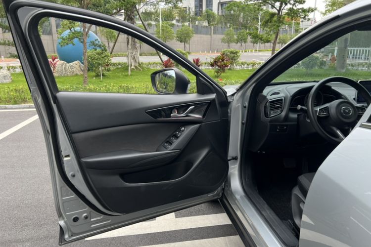 Used Mazda CX-4 2021 2.0L Automatic Two-Wheel Drive Blue Sky Dynamic Edition Interior 4