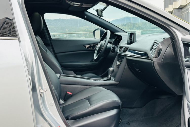 Used Mazda CX-4 2021 2.0L Automatic Two-Wheel Drive Blue Sky Dynamic Edition Interior 6