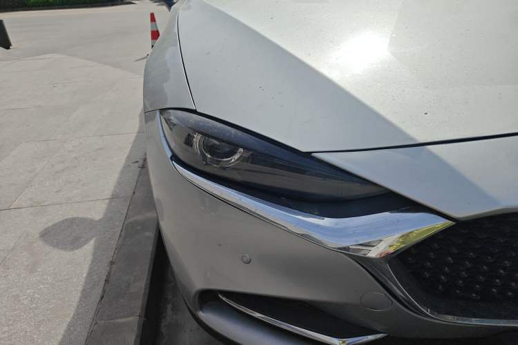 Used Mazda CX-4 2021 2.0L Automatic Two-Wheel Drive Blue Sky Luxury Edition Right Front Headlight