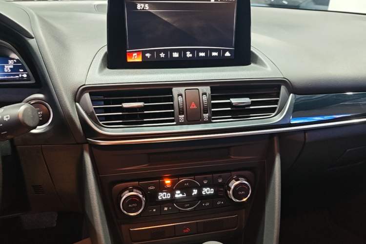Used Mazda CX-4 2021 2.0L Automatic Two-Wheel Drive Blue Sky Exploration Edition Audio And AC Panel