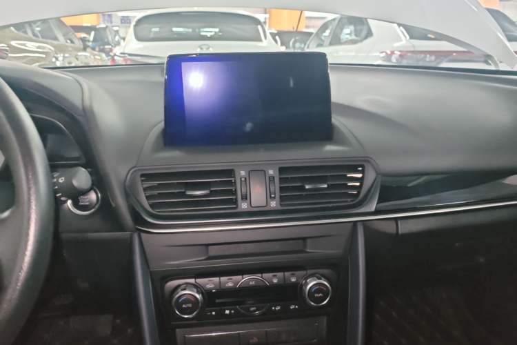 Used Mazda CX-4 2021 2.0L Automatic Two-Wheel Drive Blue Sky Exploration Edition Audio And AC Panel