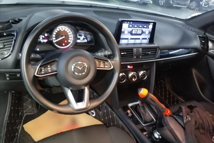 Used Mazda CX-4 2021 2.0L Automatic Two-Wheel Drive Blue Sky Dynamic Edition Center Console