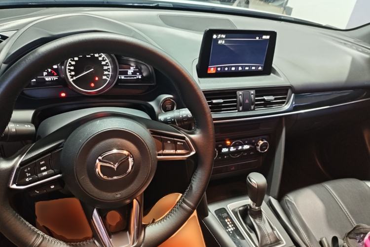 Used Mazda CX-4 2021 2.0L Automatic Two-Wheel Drive Blue Sky Exploration Edition Center Console