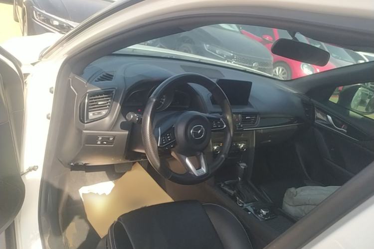 Used Mazda CX-4 2021 2.0L Automatic Two-Wheel Drive Blue Sky Exploration Edition Center Console