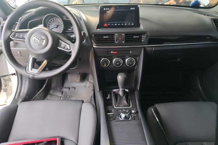 Used Mazda CX-4 2021 2.0L Automatic Two-Wheel Drive Blue Sky Dynamic Edition Center Console