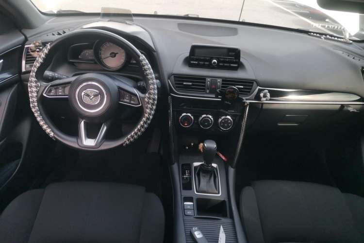 Used Mazda CX-4 2021 2.0L Automatic Two-Wheel Drive Blue Sky Dynamic Edition Center Console